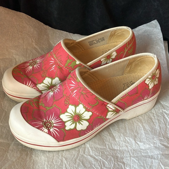 Dansko Shoes - Dansko Vegan Volley Canvas Clogs Tropical Floral Red Pink Hawaiian Shoes Size 40